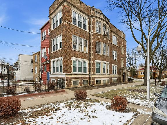 3rd image of 2600 W North Shore Ave