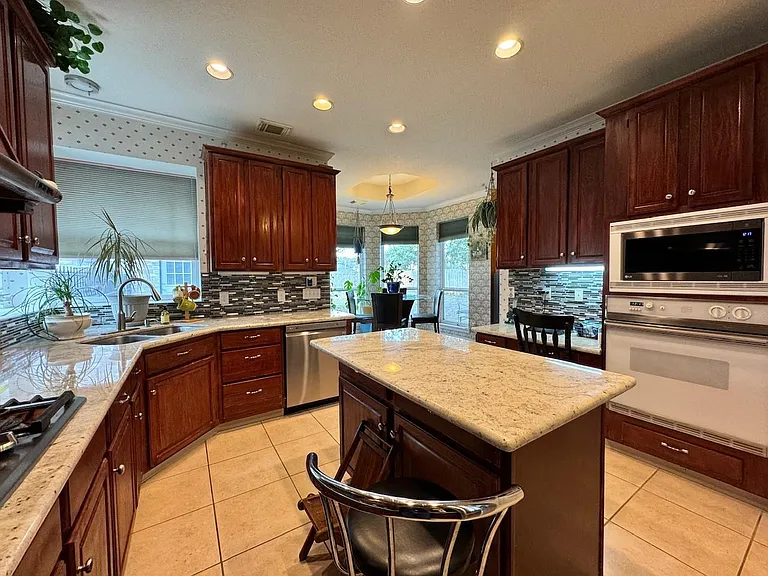 9303 Bent Spur Ln — Photo 10