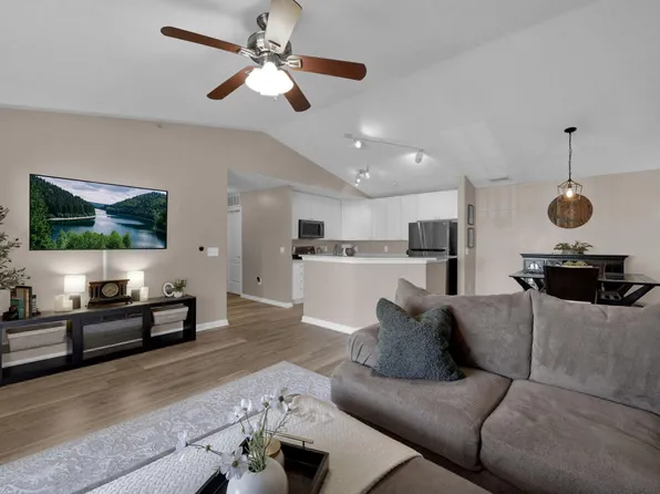 756 Hidden Springs Dr, Lewis Center, OH 43035