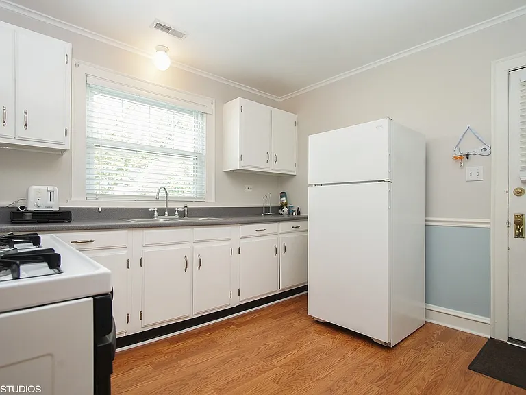1518 W Touhy Ave #2 — Photo 7