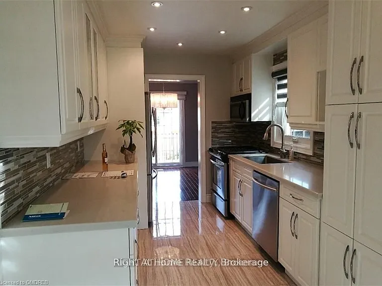 2239 Dale Ridge Dr — Photo 4