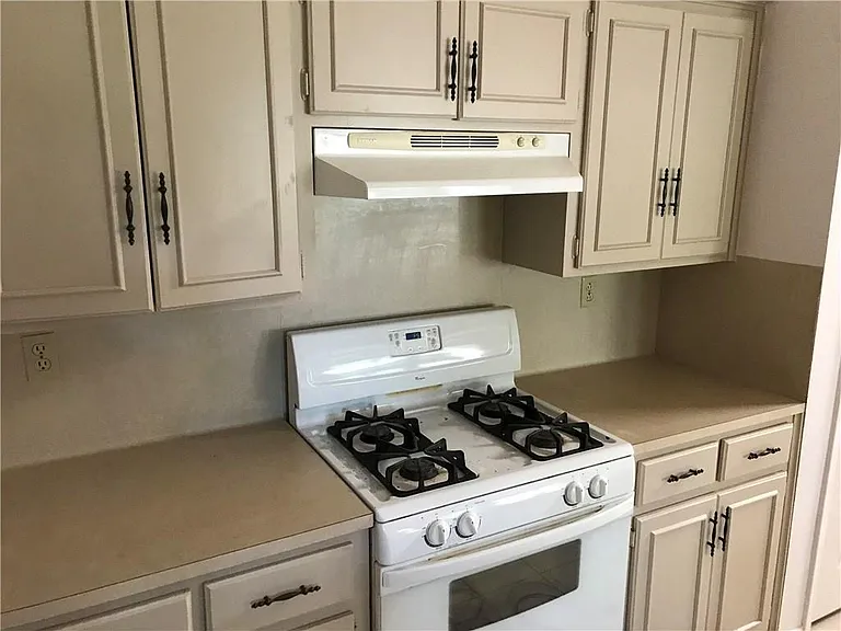 2600 Greenland Ln — Photo 4
