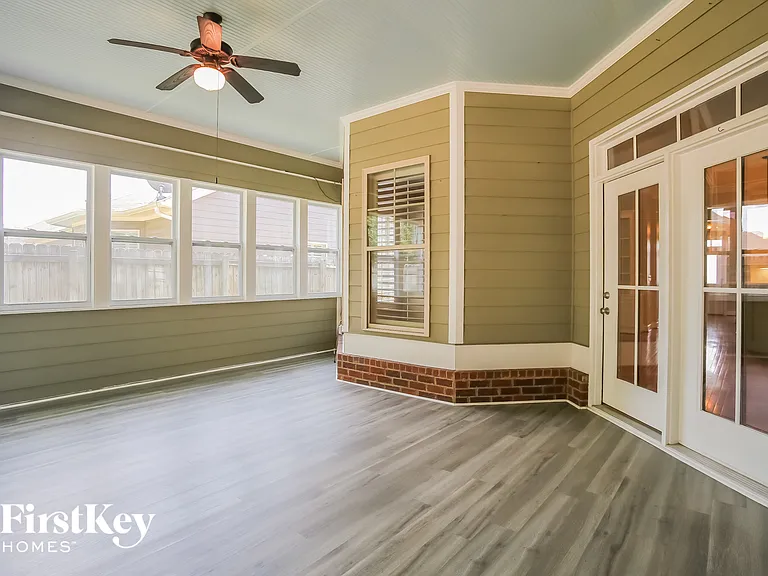 207 Hickory Nut Ln — Photo 8
