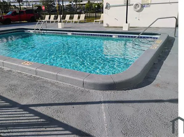 16450 NW 2nd Ave #105, Miami, FL 33169