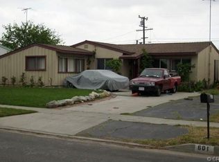 581 W 3rd St, Rialto, CA 92376