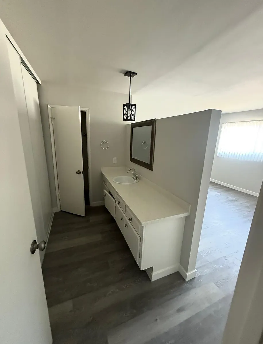 Building Photo - 8640 N Petit Ave #115