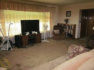 3rd image of 829 E Hayes Ave