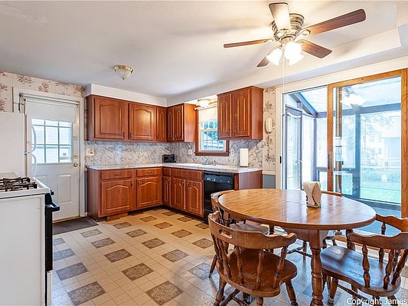 4th image of 45 Saratoga Ave