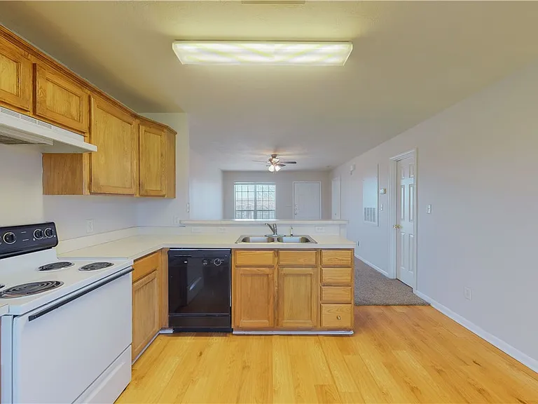 1511 Hollowhill Dr #C — Photo 6