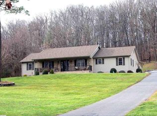 104 Rosebud Ln, Staunton, VA 24401