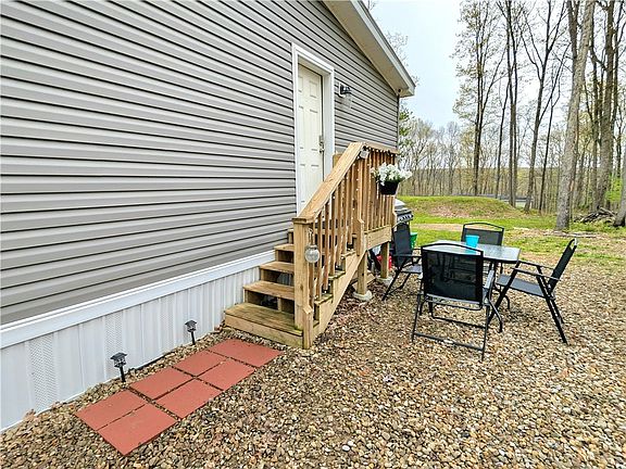 5th image of 135 Mason St