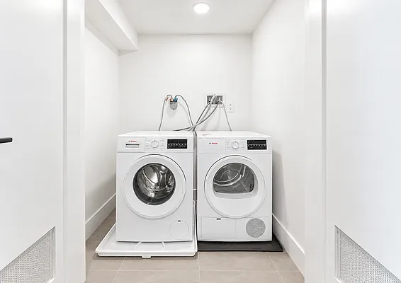 Laundry, photo 1