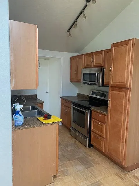 3 bed, 1170 sqft, $3,700 — Photo 4