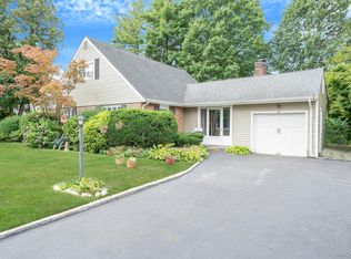 13 Evelyn Rd, Port Washington, NY 11050