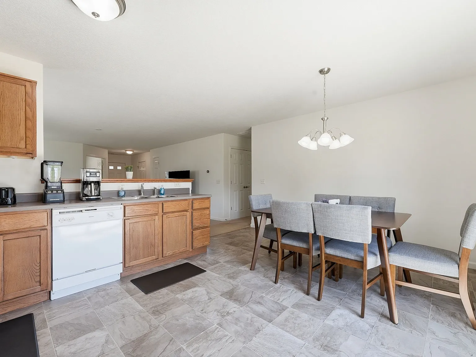 4 bed, 1531 sqft, $3,699 — Photo 4