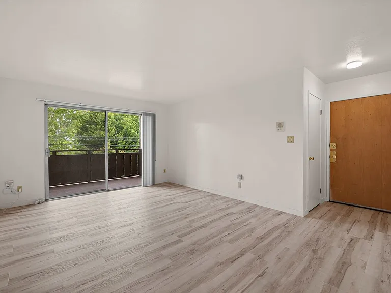 1920 Francisco LLC — Photo 25