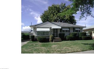 4720 Springwood Dr, Brooklyn, OH