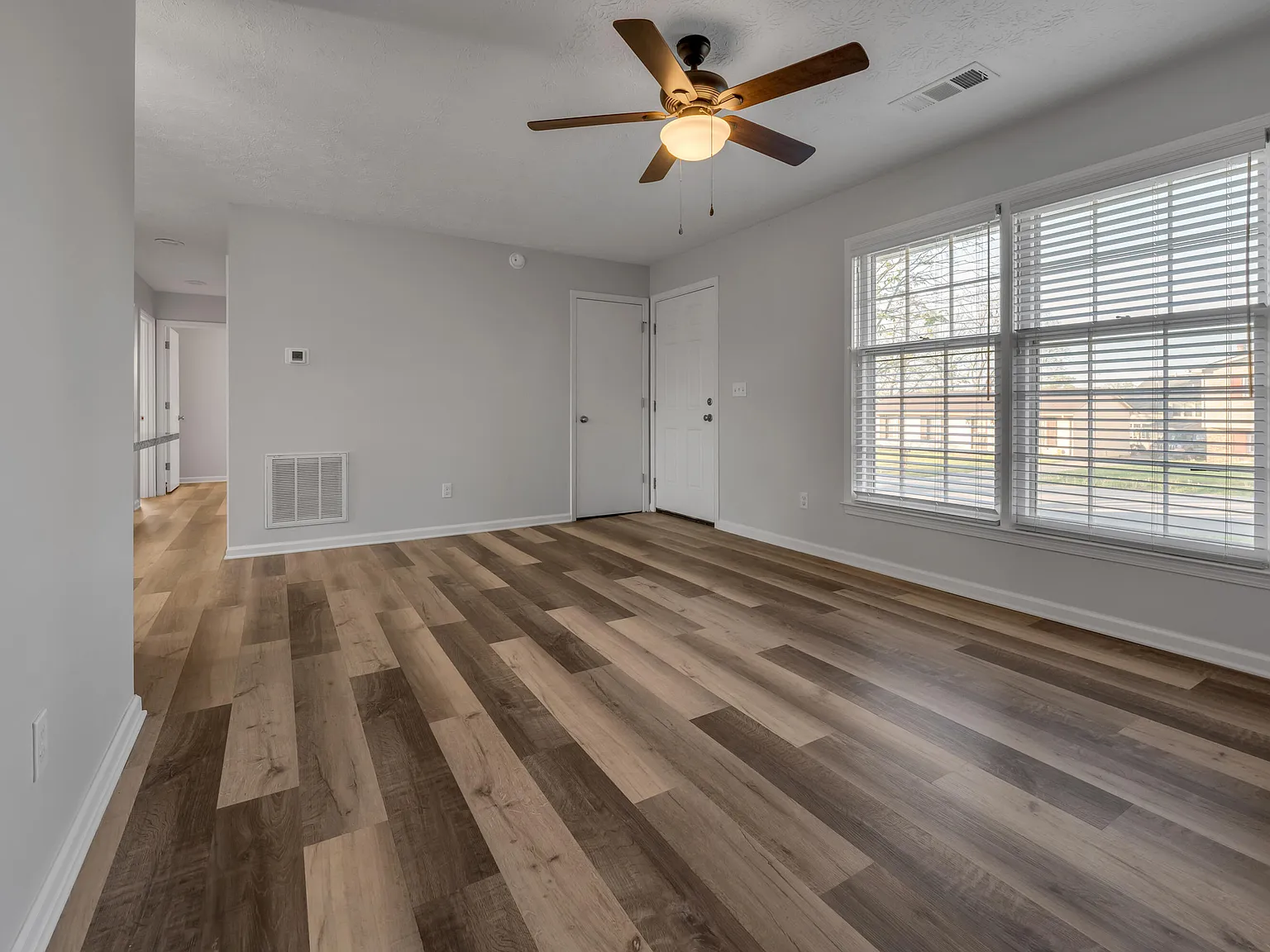 3 bed, 2.0 bath, 1175 sqft, $1,900 — Photo 4