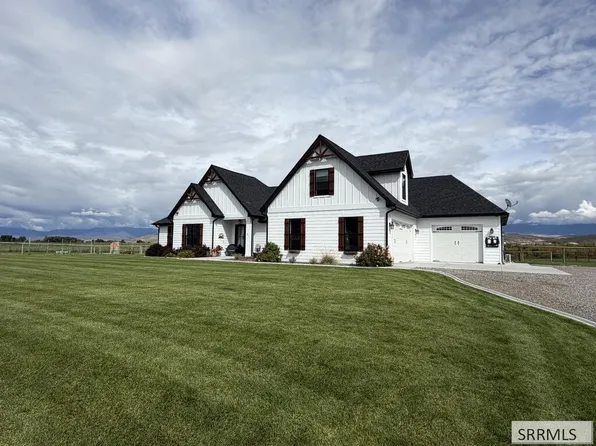 25 Northern Lights Rd, Salmon, ID 83467