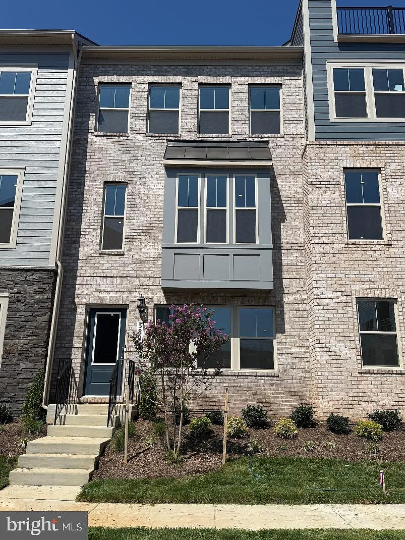4 bed, 3.5 bath, 1943 sqft, $3,500 — Photo 1