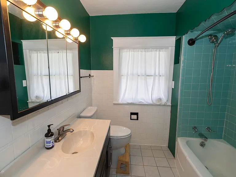 1106 Woodward Ave — Photo 18