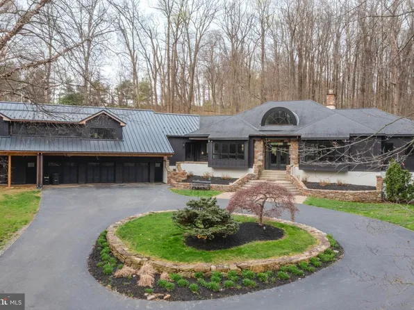 2800 Horseshoe Trl, Chester Springs, PA 19425