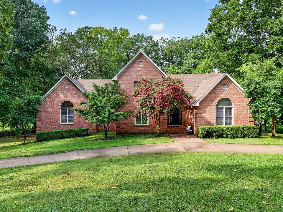 1st image of 1604 Deerfield Dr