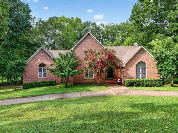 1604 Deerfield Dr, Clarksville, TN 37043