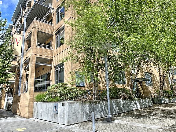 2nd image of 701 Columbia St 103 #103