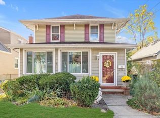 70 King St, Floral Park, NY 11001
