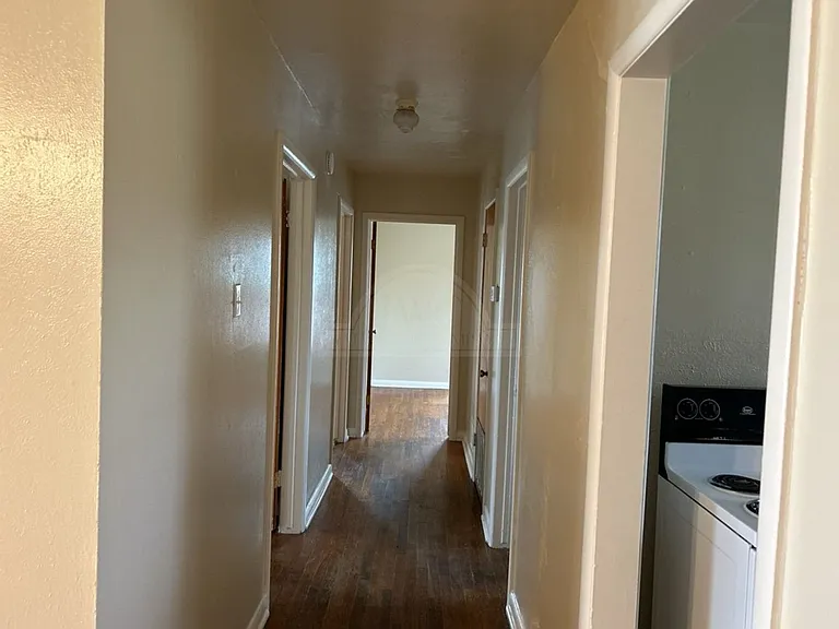 408 Allen St — Photo 10