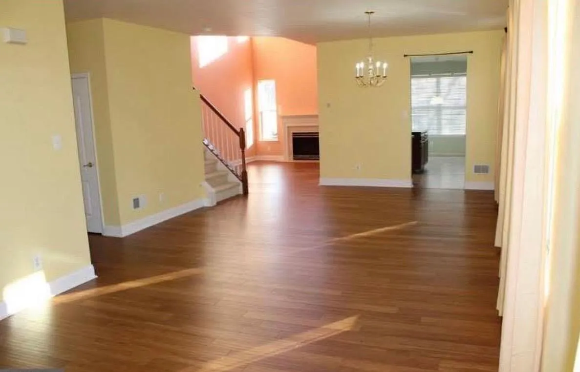 3 bed, 2276 sqft, $3,300 — Photo 2