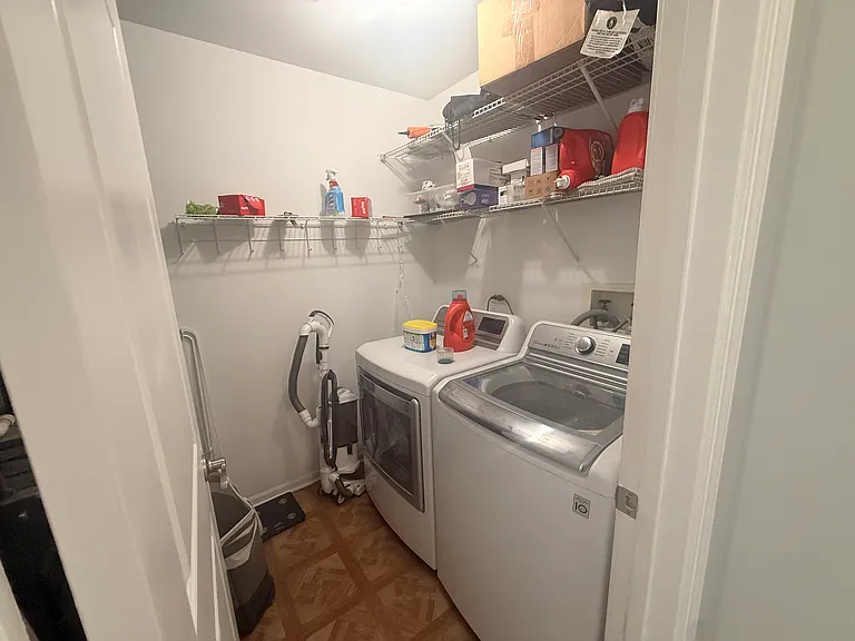 1381 Newport St — Photo 13