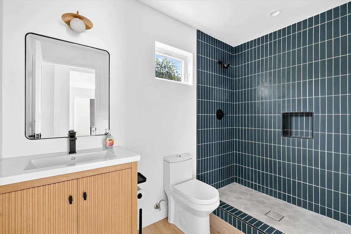 2 bed, 950 sqft, $2,800 — Photo 1