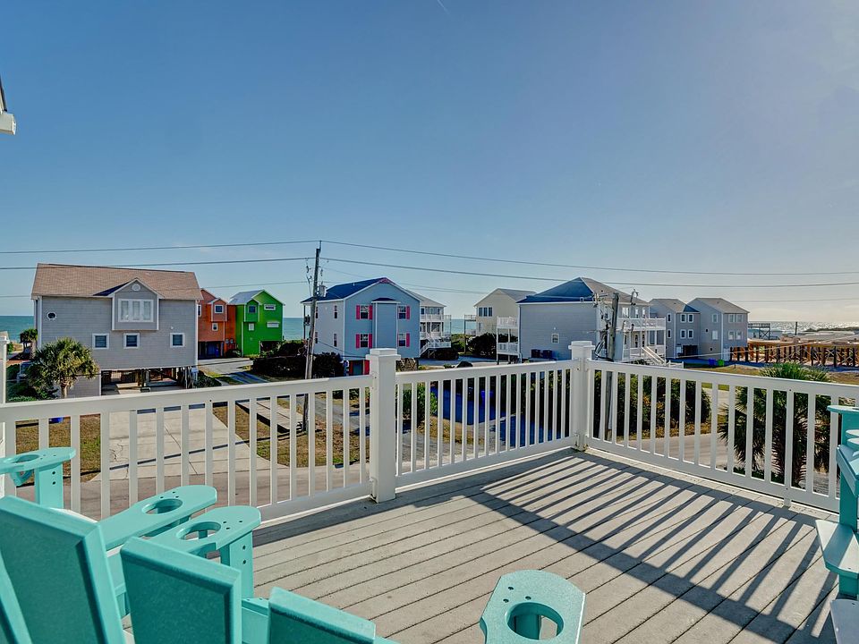Home has ocean views from both decks. Very relaxed area.