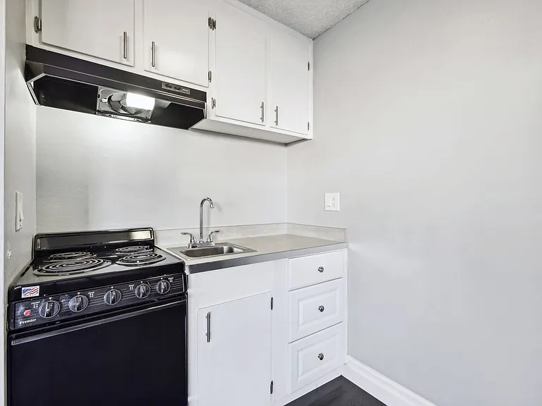 Metro Park Apartments - San Leandro — Photo 20