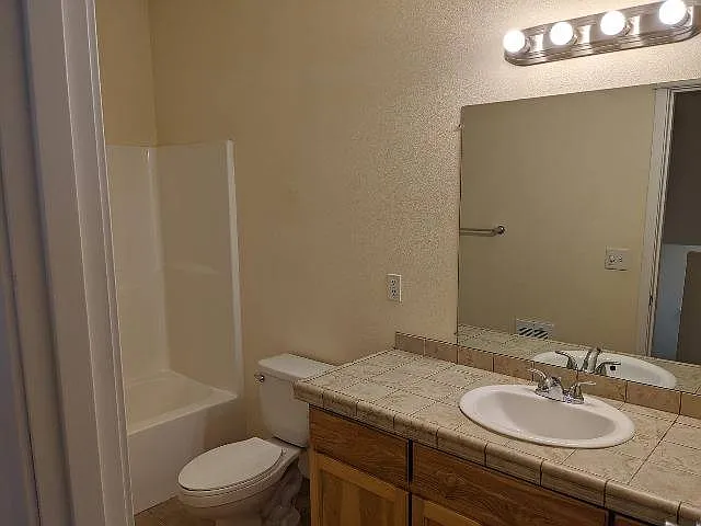 1347 and 1351 High Alley - 2nd Floor Bath 1347 and 1351 High Alley - 2nd Floor Bath