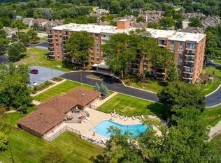 2000 Saint Regis Dr APT 6F, Lombard, IL 60148