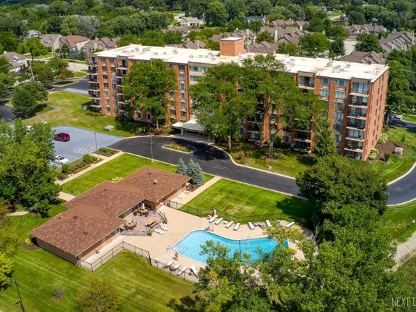 2000 Saint Regis Dr APT 6F, Lombard, IL 60148