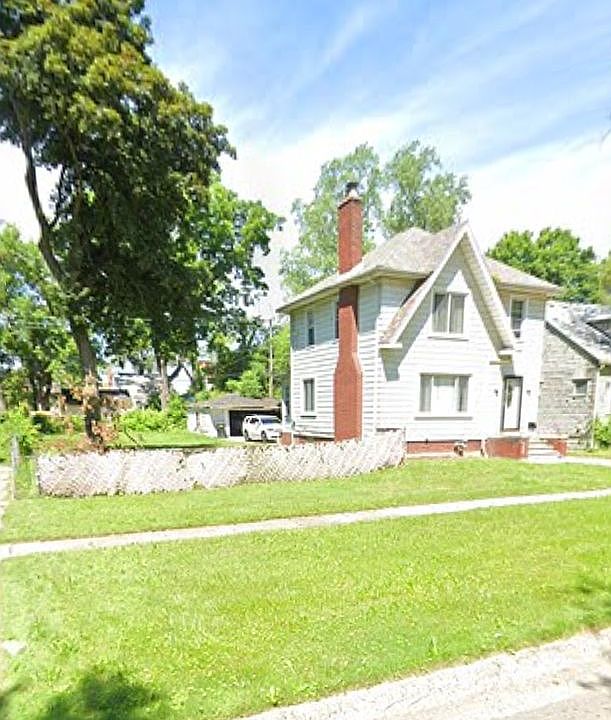 2nd image of 18561 Riverview St