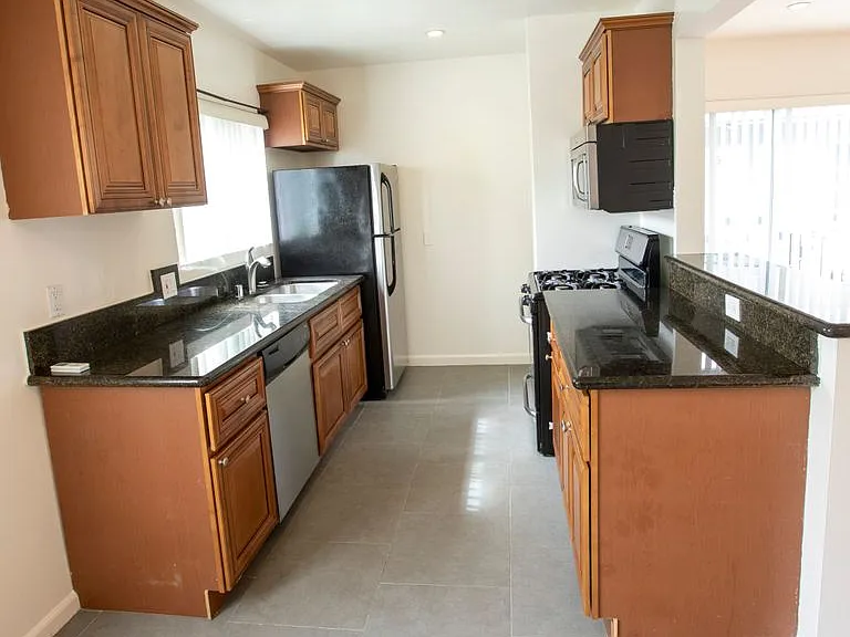 117 - Martel Apartments — Photo 3