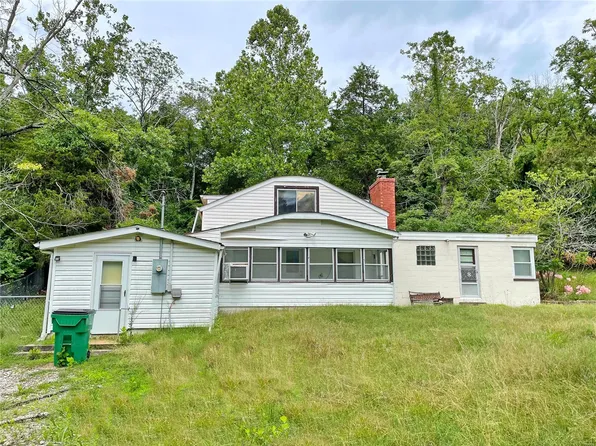 9 S Lake Dr, Hillsboro, MO 63050