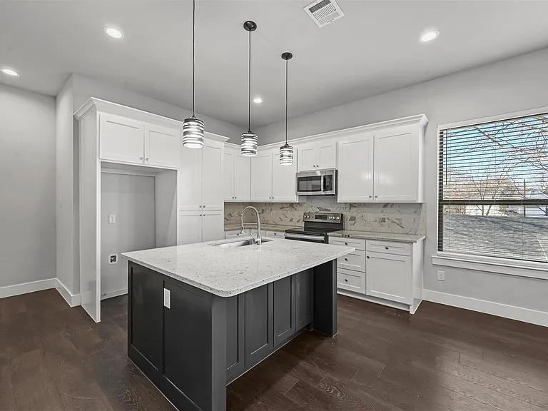204 N Getzendaner Ave — Photo 4