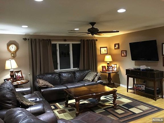 4th image of 64 Bayliss St #2