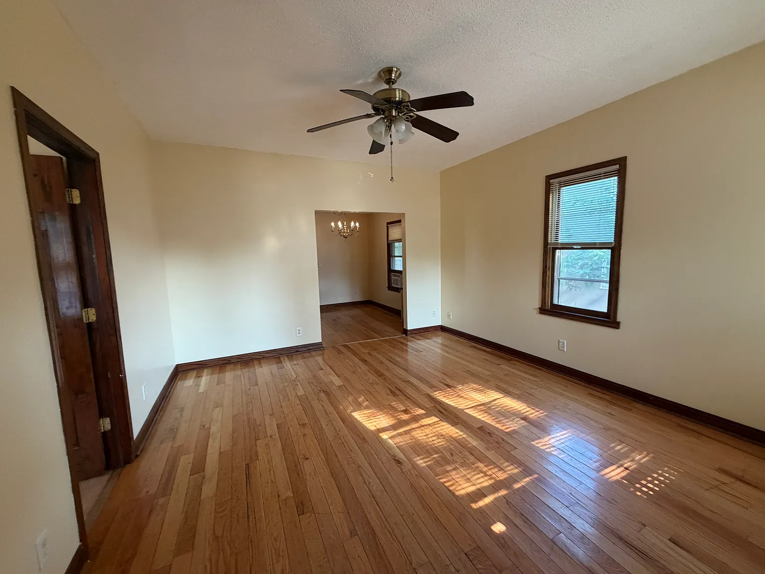 3 bed, 1053 sqft, $2,150 — Photo 2