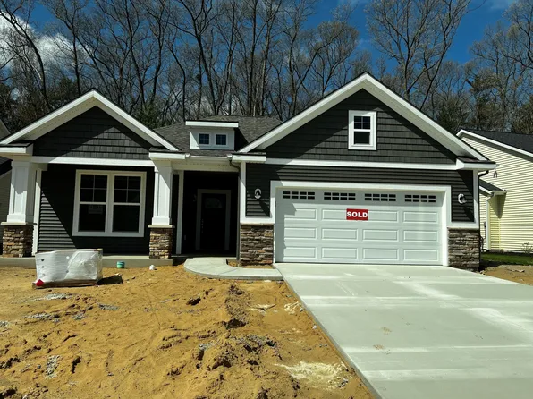 17481 Baltrusol Dr, Spring Lake, MI 49456