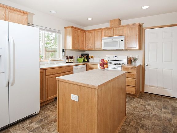 3rd image of 6814 Olympic Dr #B