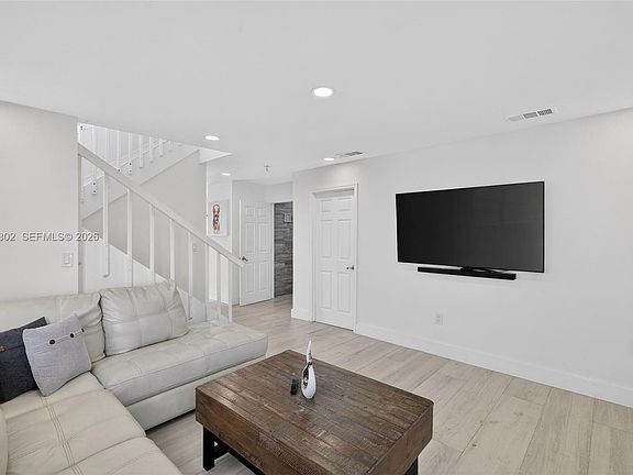 4th image of 13758 SW 160th Ter