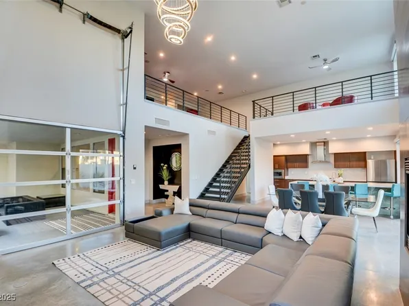 2680 Mystere Ct, Spring Valley, NV 89117