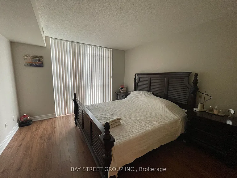 28 Harrison Garden Blvd #911 — Photo 8